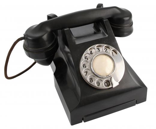 antique-black-telephone